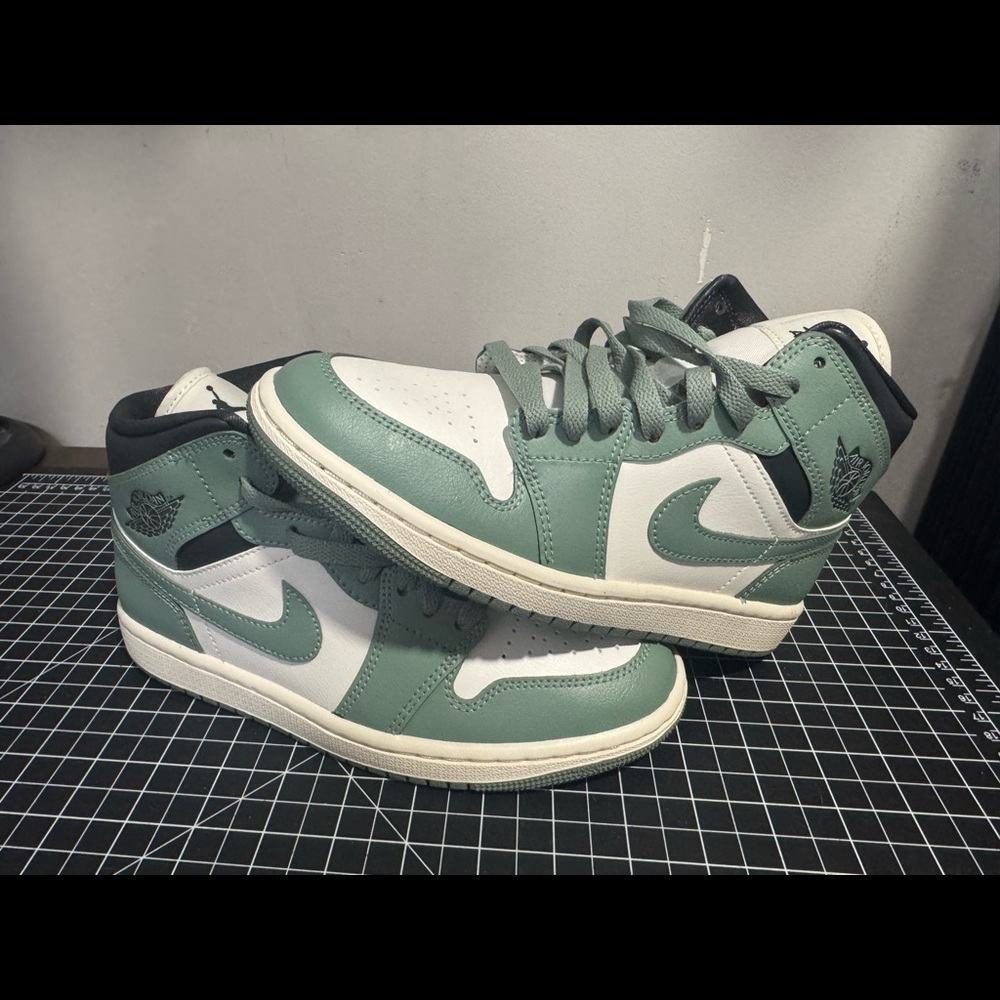 Nike Air Jordan 1 high top Jade Smoke Colorway